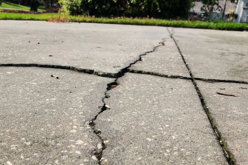 Cracks in a Florida Home That Needs Concrete Repair Services